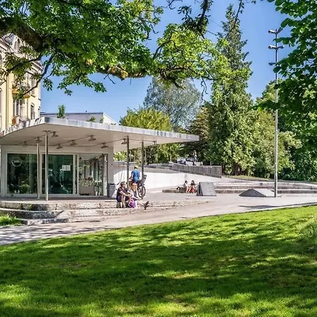 Historic Retreat In The Middle Of Town 卑爾根