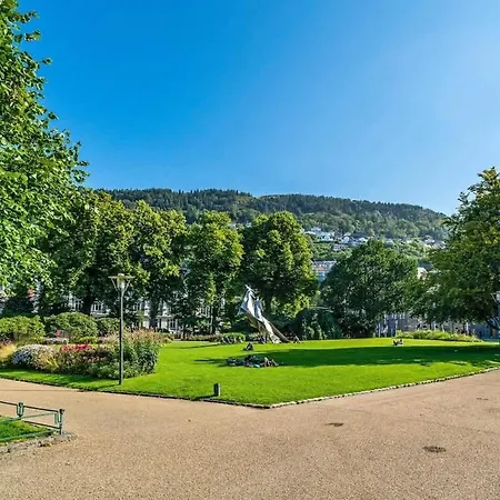 Historic Retreat In The Middle Of Town Tatil Evi Bergen