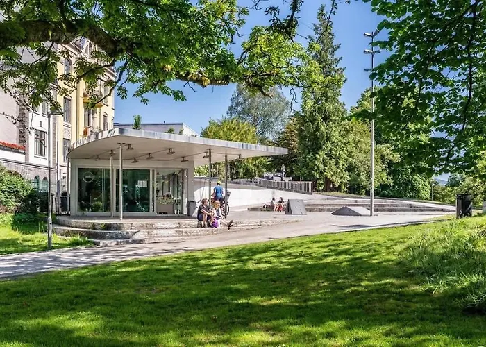 Historic Retreat In The Middle Of Town Μπέργκεν